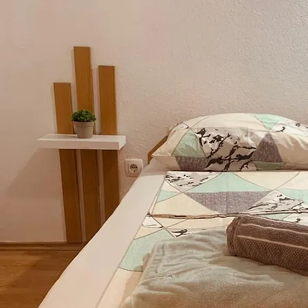 Yugo Apartment *