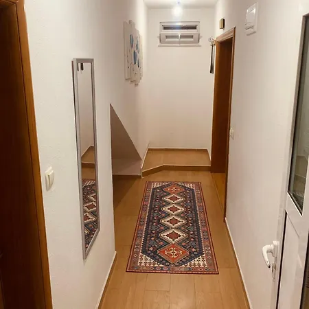 Yugo Apartment *